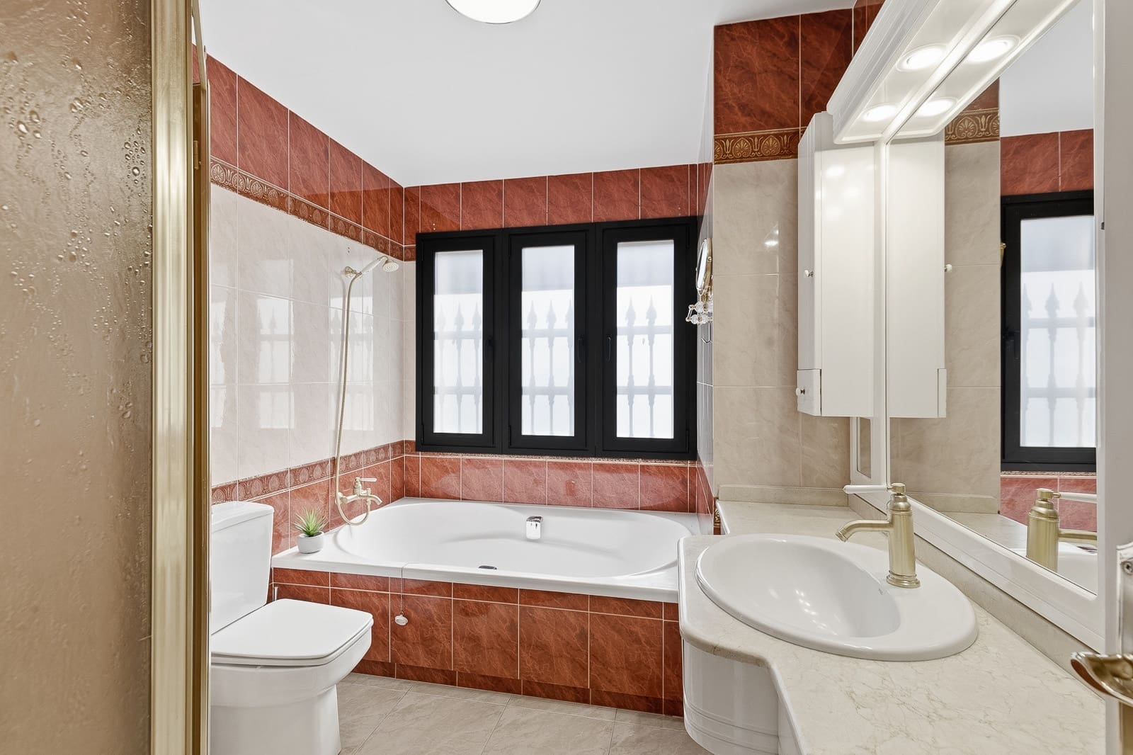 6 sovrum Villa till salu i Marbella med pool garage - 2 680 000 € (Ref: 9666186)