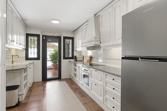 6 sovrum Villa till salu i Marbella med pool garage - 2 680 000 € (Ref: 9666186)