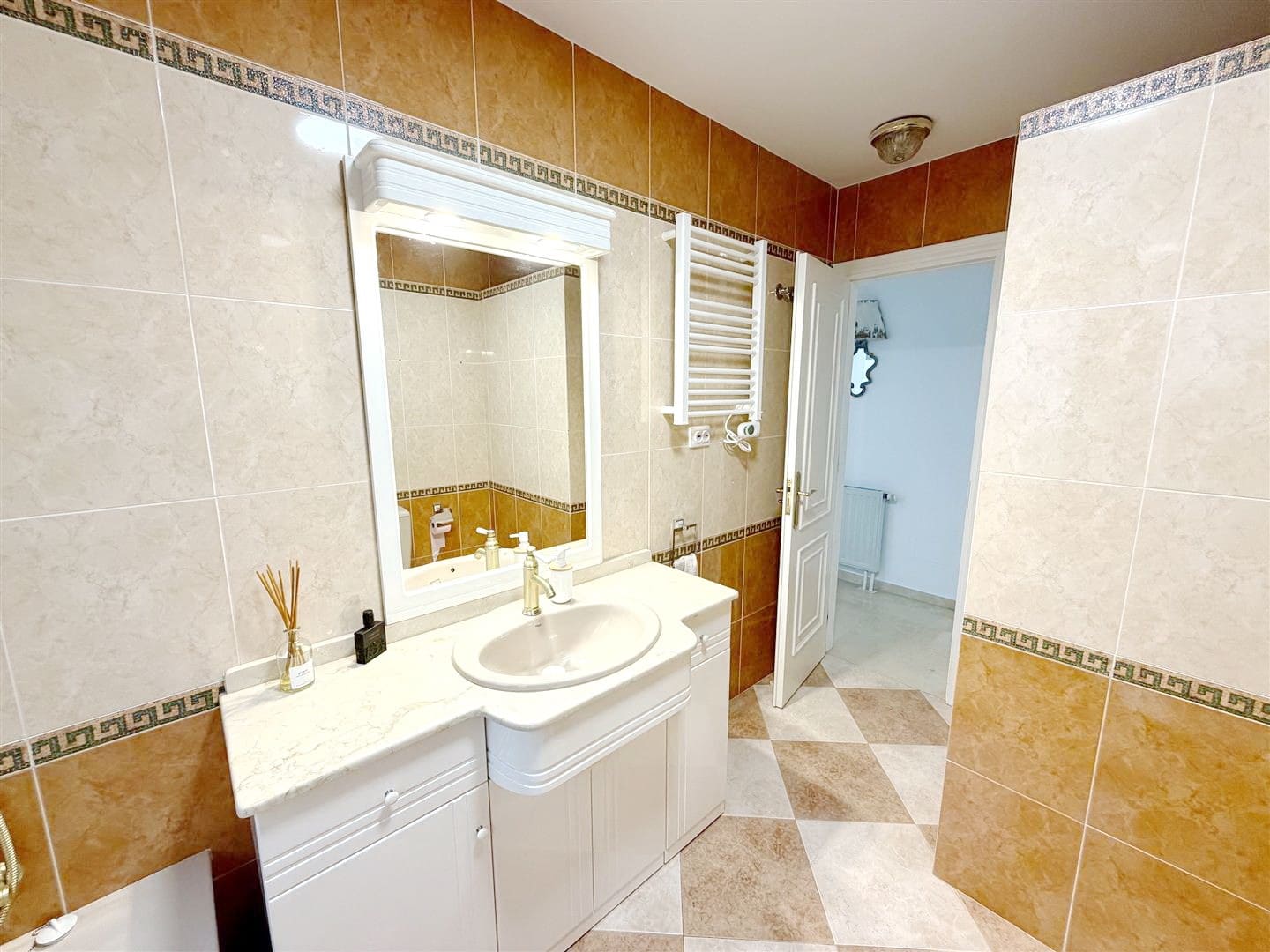 6 quarto Moradia para venda em Marbella com piscina garagem - 2 680 000 € (Ref: 9666186)