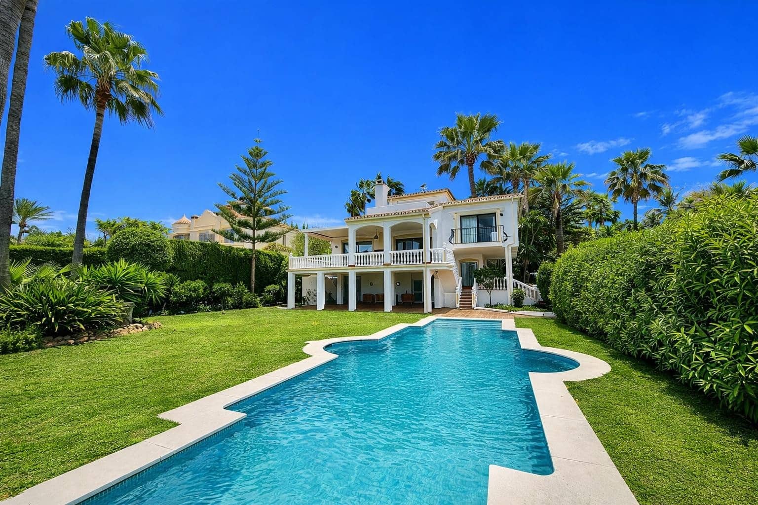 6 quarto Moradia para venda em Marbella com piscina garagem - 2 680 000 € (Ref: 9666186)