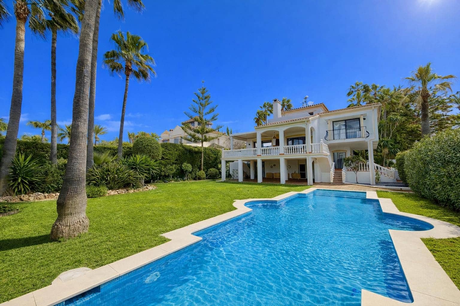 6 quarto Moradia para venda em Marbella com piscina garagem - 2 680 000 € (Ref: 9666186)