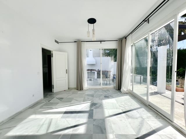 3 bedroom Villa for sale in Puerto Banus, Marbella with pool garage - € 1,470,000 (Ref: 9677055)