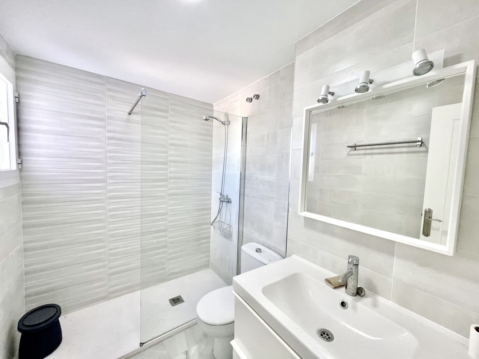 5 bedroom Villa for sale in Puerto Banus with pool garage - € 1,470,000 (Ref: 9677055)