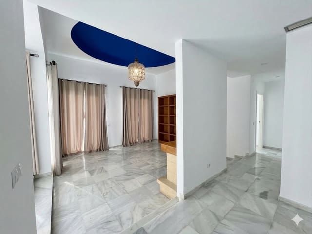5 chambre Villa/Maison à vendre à Puerto Banus, Marbella avec piscine garage - 1 470 000 € (Ref: 9677055)