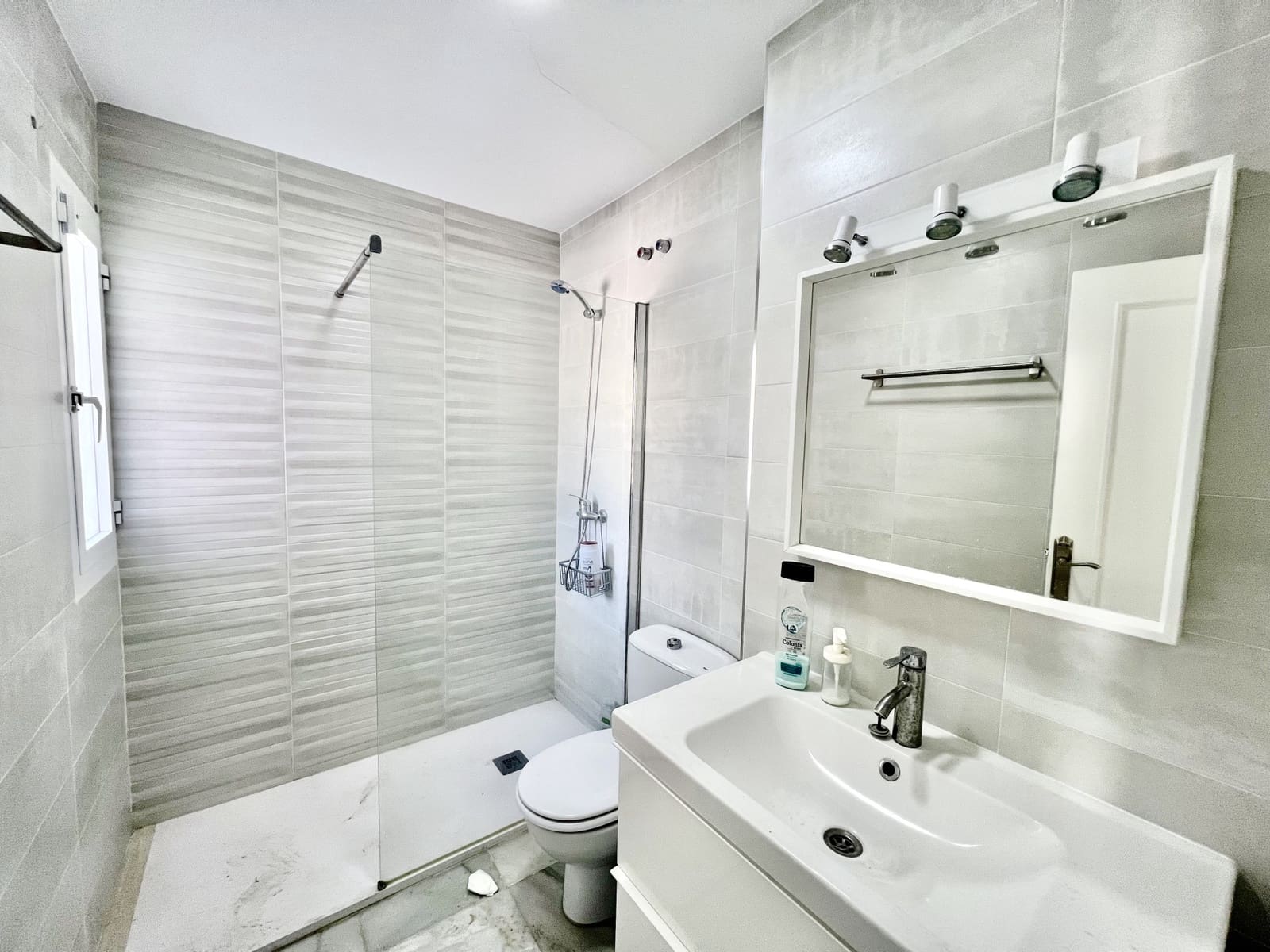 5 bedroom Villa for sale in Puerto Banus with pool garage - € 1,470,000 (Ref: 9677055)