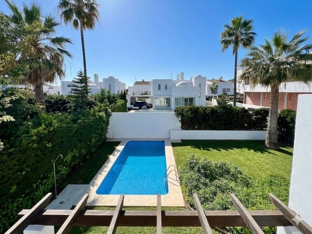 5 chambre Villa/Maison à vendre à Puerto Banus, Marbella avec piscine garage - 1 470 000 € (Ref: 9677055)
