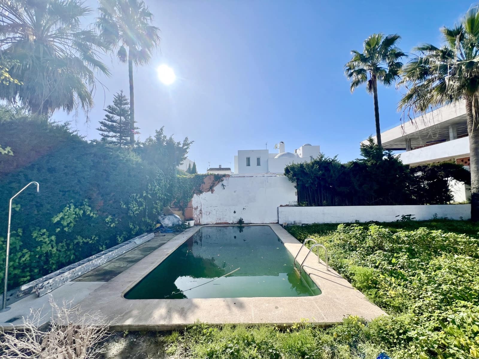 5 bedroom Villa for sale in Puerto Banus with pool garage - € 1,470,000 (Ref: 9677055)