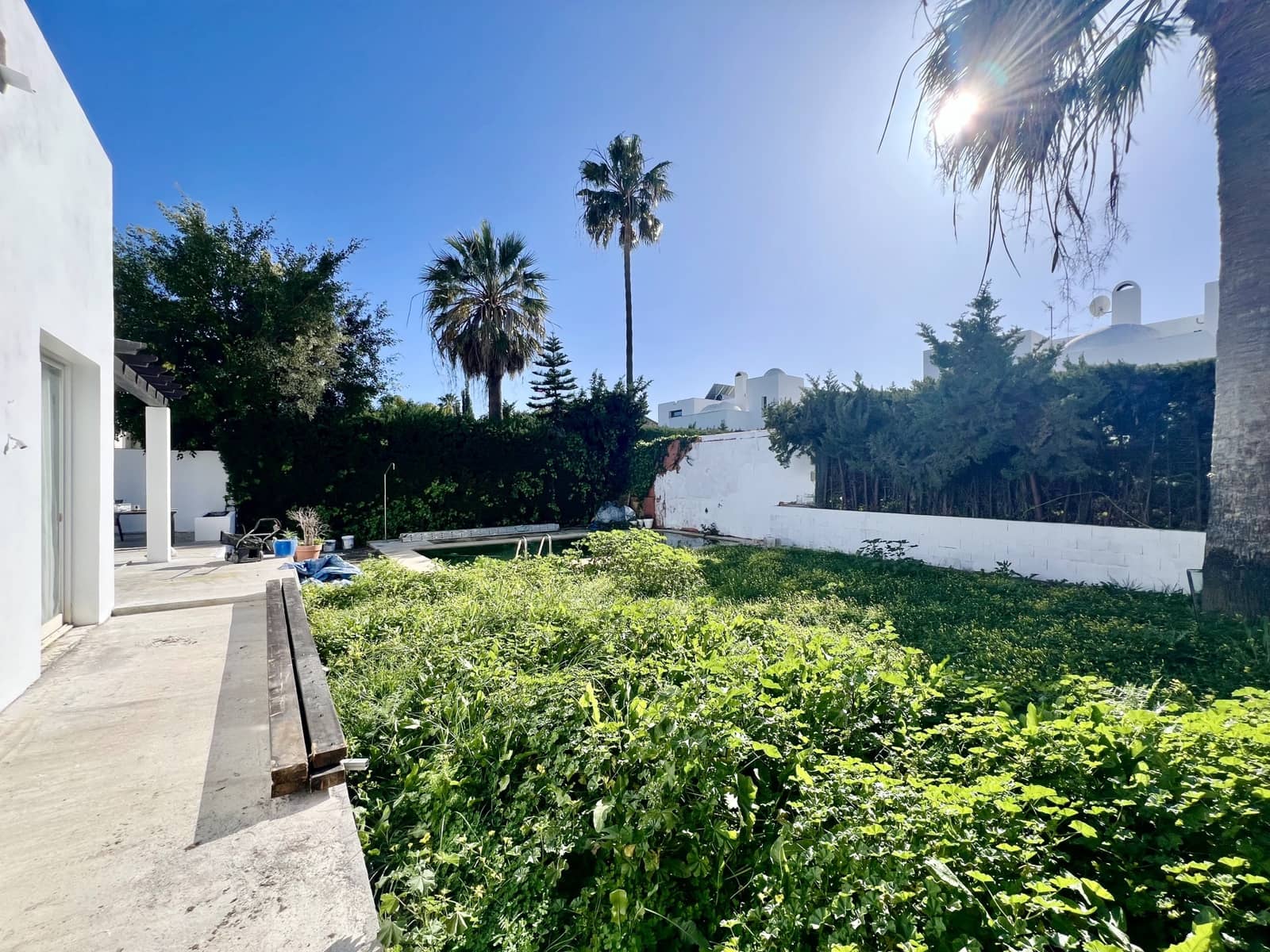 5 bedroom Villa for sale in Puerto Banus with pool garage - € 1,470,000 (Ref: 9677055)