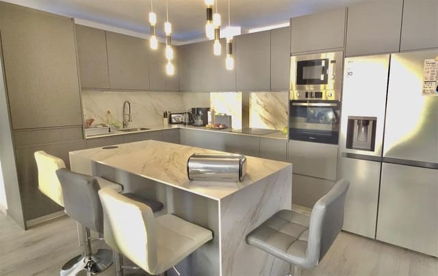 3 sovrum Lägenhet till salu i Marbella med garage - 595 000 € (Ref: 9701481)
