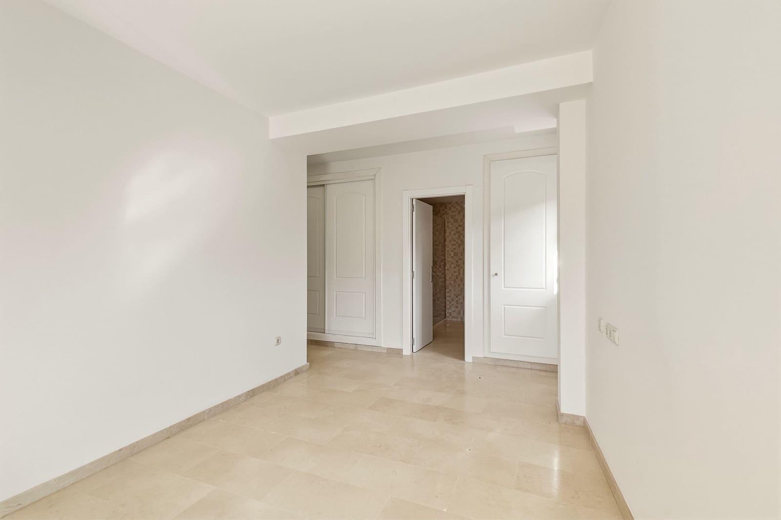 3 sypialnia Apartament na sprzedaż w Marbella z basenem garażem - 440 000 € (Ref: 9721480)