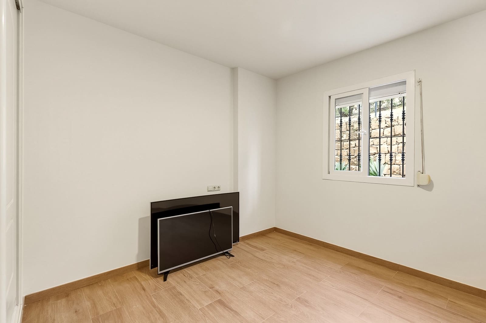 3 sypialnia Apartament na sprzedaż w Marbella z basenem garażem - 440 000 € (Ref: 9721480)