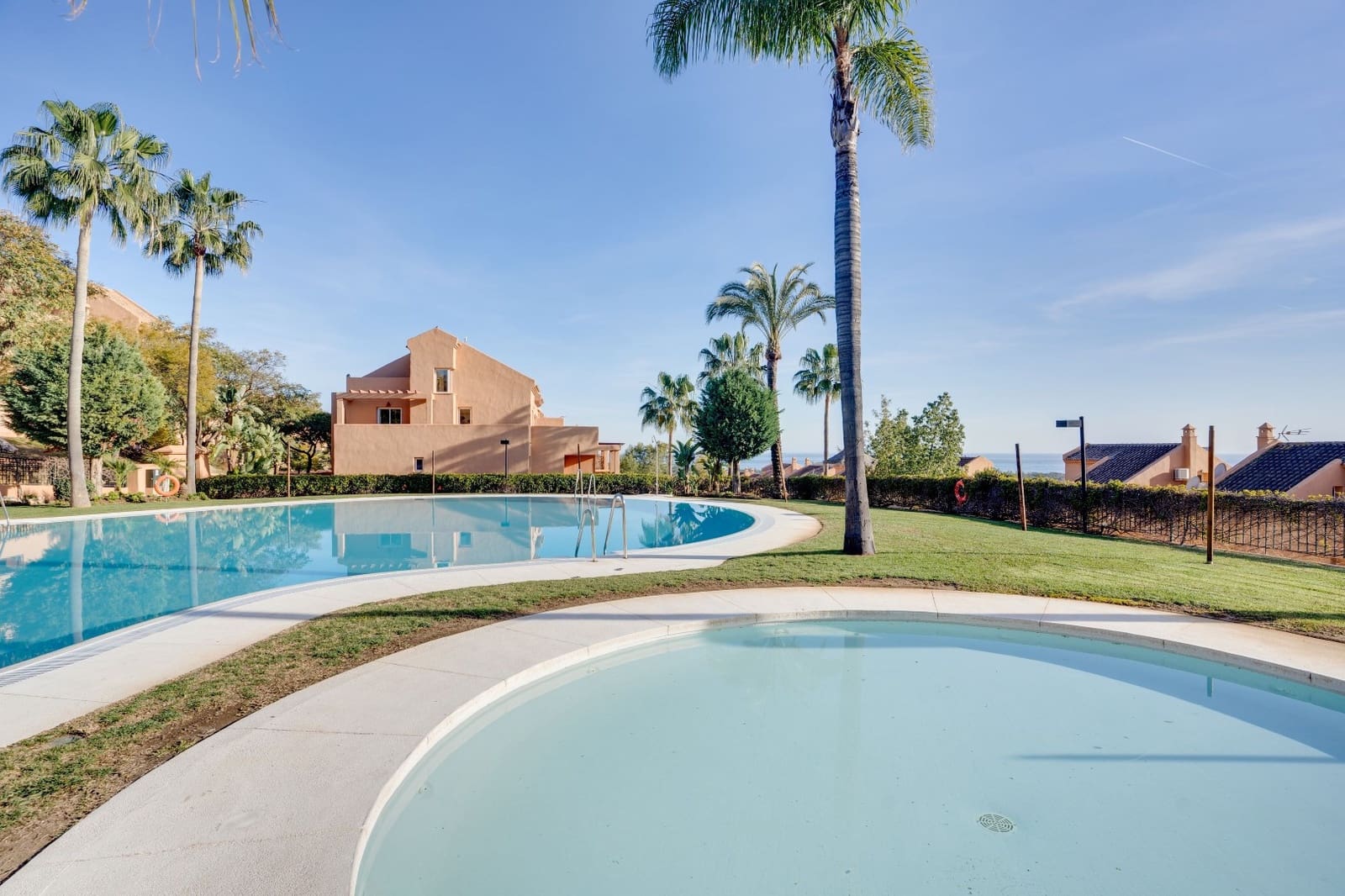 3 sypialnia Apartament na sprzedaż w Marbella z basenem garażem - 440 000 € (Ref: 9721480)