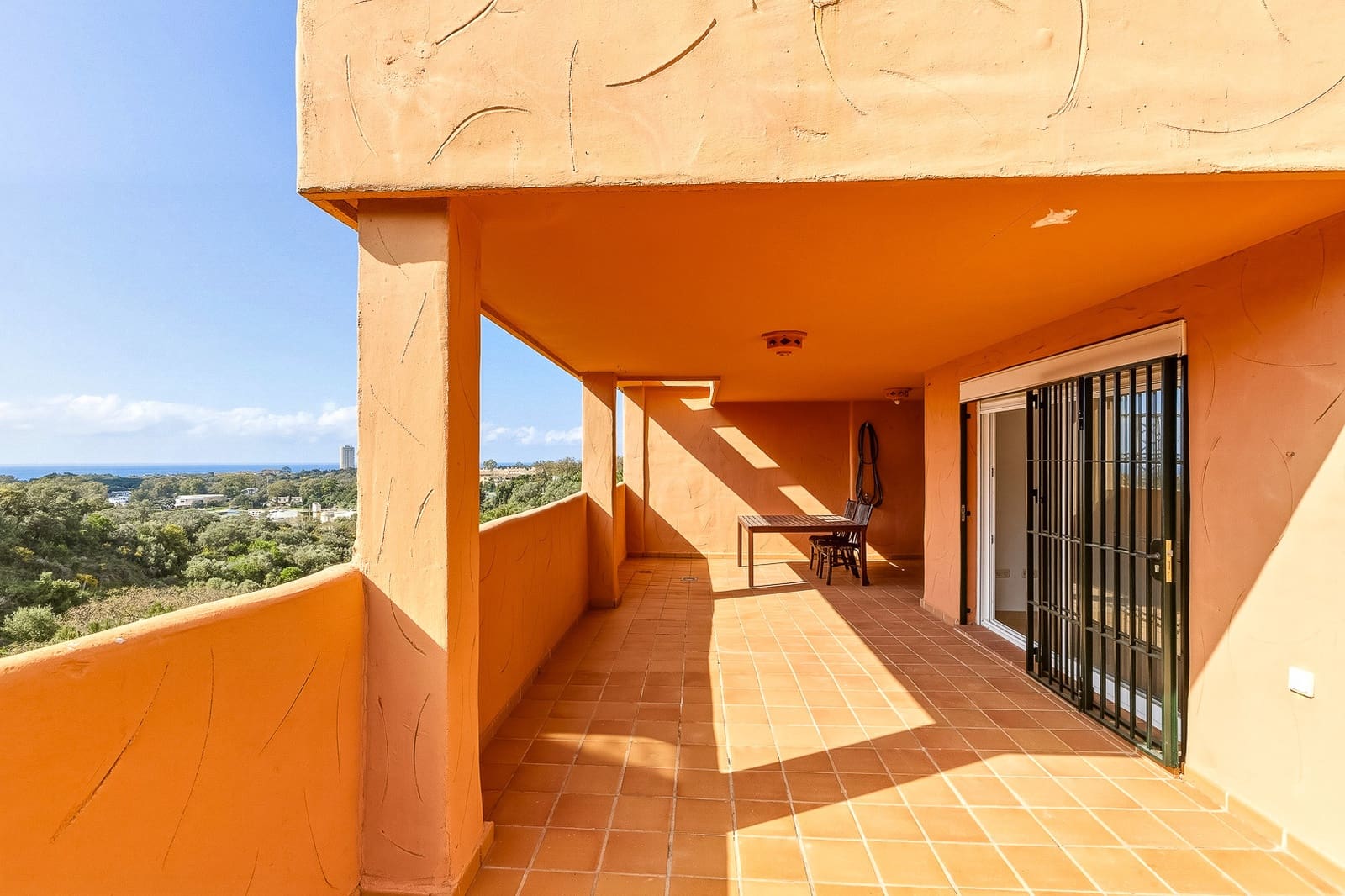 3 sypialnia Apartament na sprzedaż w Marbella z basenem garażem - 440 000 € (Ref: 9721480)