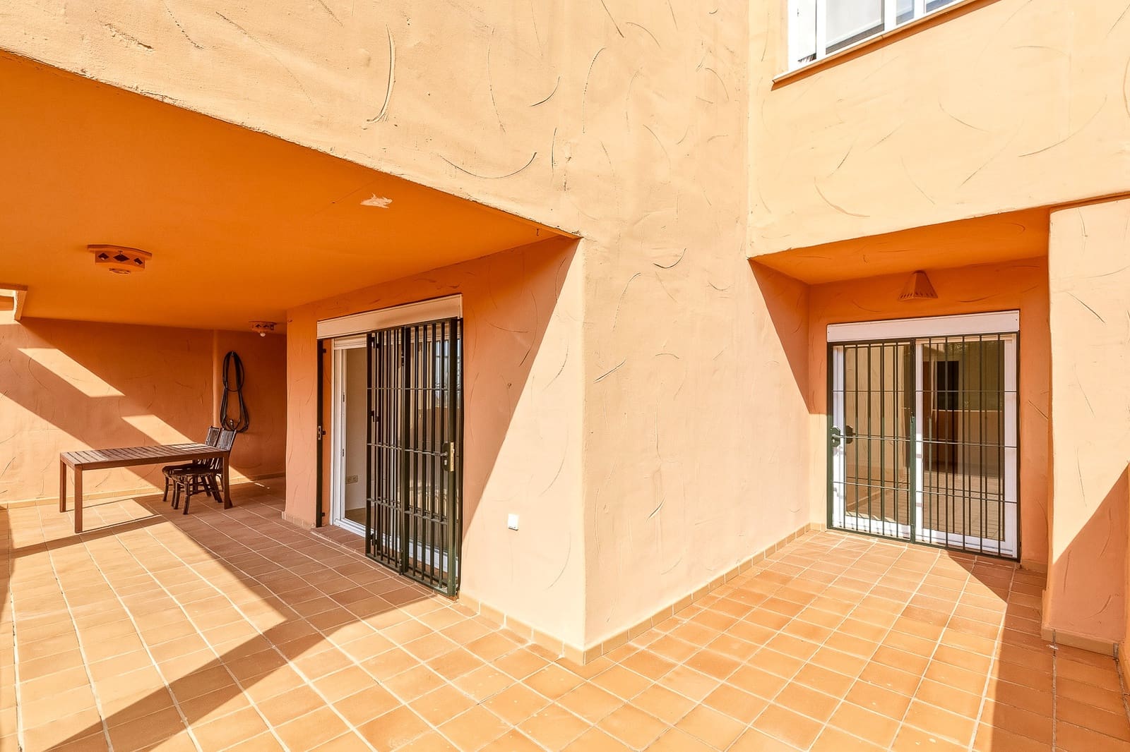 3 sypialnia Apartament na sprzedaż w Marbella z basenem garażem - 440 000 € (Ref: 9721480)