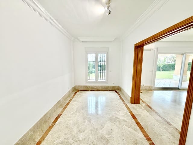 3 soveværelse Semi-Rækkehus til salg i Marbella med swimmingpool garage - € 1.100.000 (Ref: 9780463)