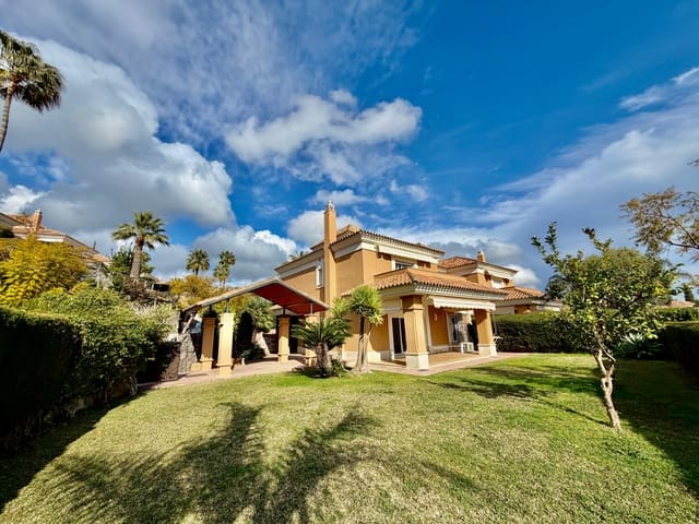 3 chambre Villa/Maison Semi-Mitoyenne à vendre à Marbella avec piscine garage - 1 100 000 € (Ref: 9780463)