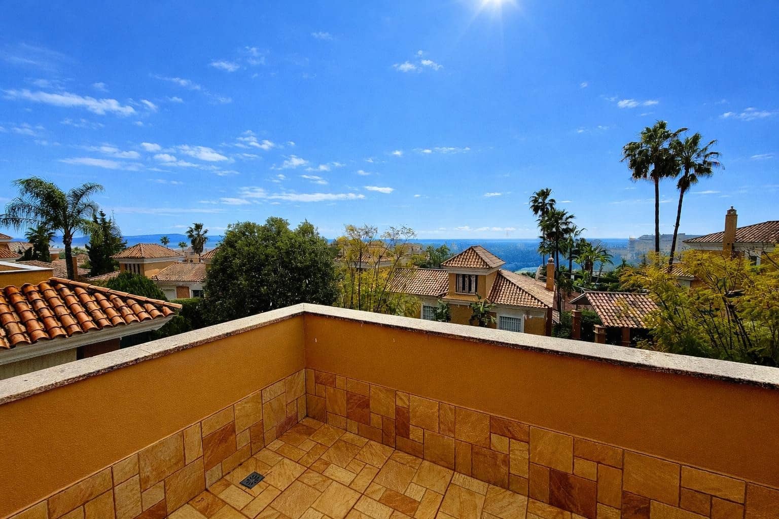 3 sypialnia Dom blizniak na sprzedaż w Marbella z basenem garażem - 1 100 000 € (Ref: 9780463)