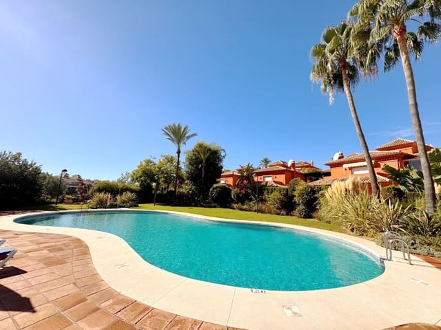 Pareado de 3 habitaciones en Marbella en venta con piscina garaje - 1.100.000 € (Ref: 9780463)
