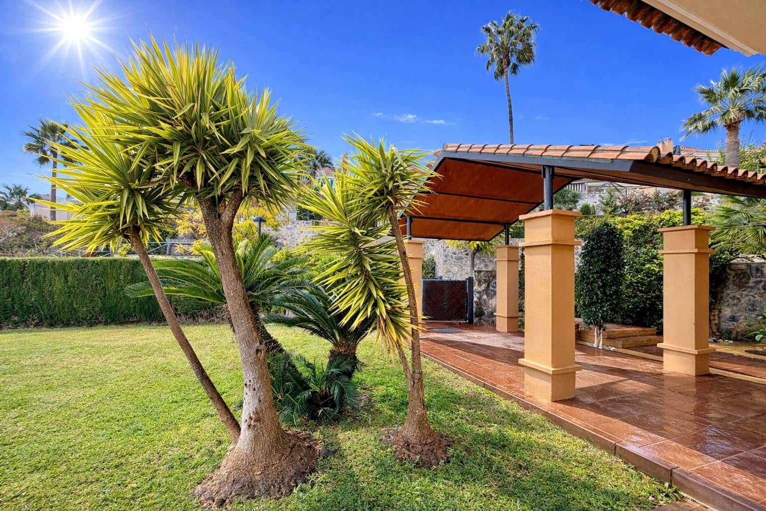 3 sypialnia Dom blizniak na sprzedaż w Marbella z basenem garażem - 1 100 000 € (Ref: 9780463)