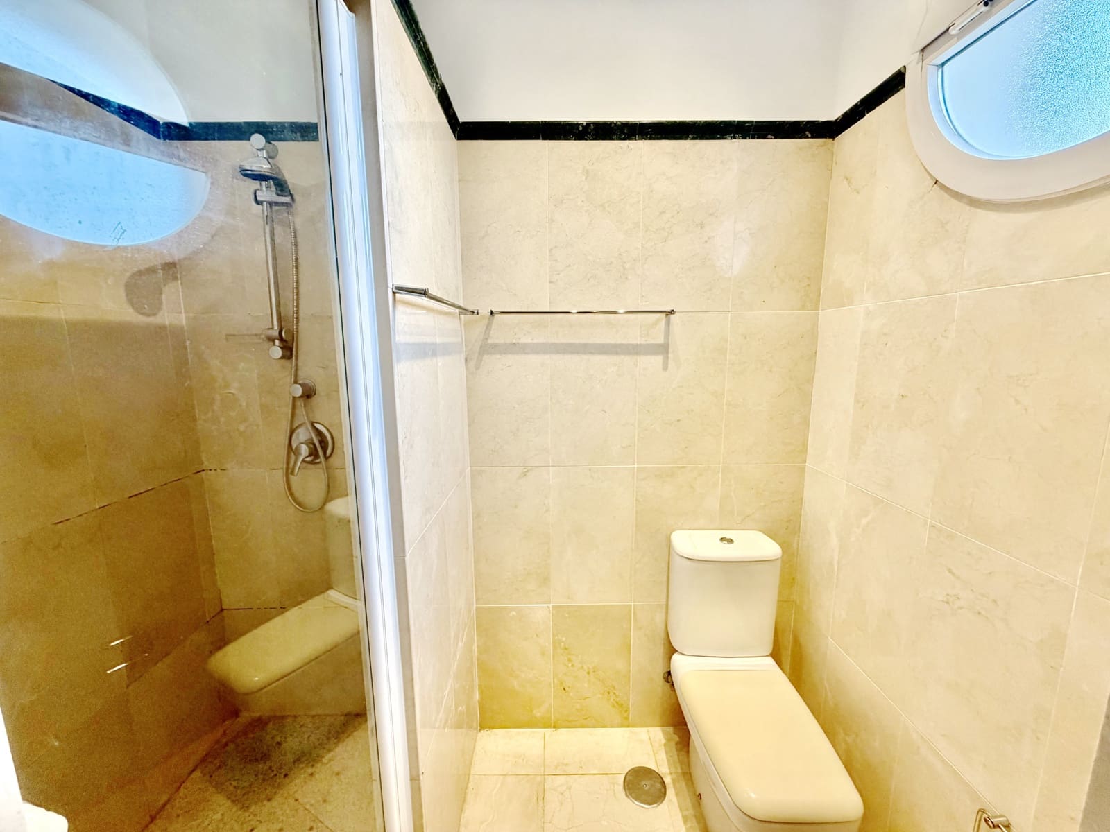3 sypialnia Dom blizniak na sprzedaż w Marbella z basenem garażem - 1 100 000 € (Ref: 9780463)