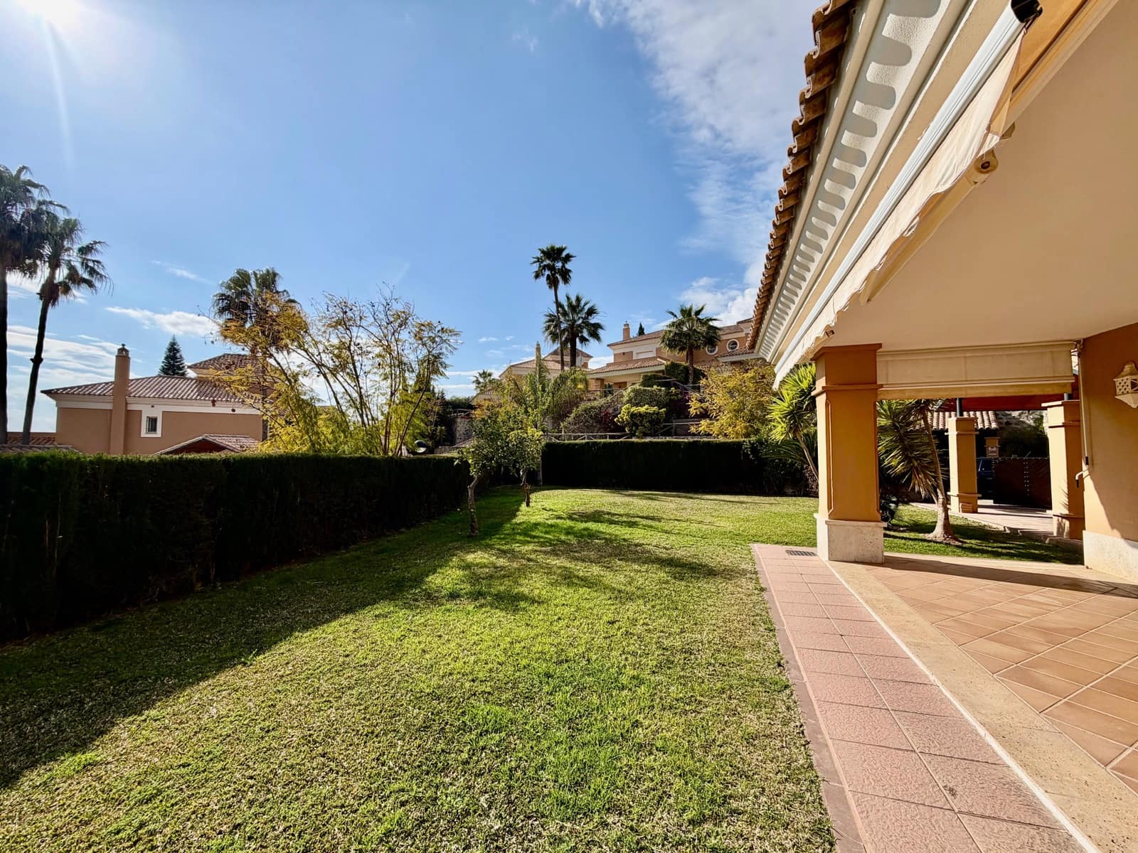 3 sypialnia Dom blizniak na sprzedaż w Marbella z basenem garażem - 1 100 000 € (Ref: 9780463)
