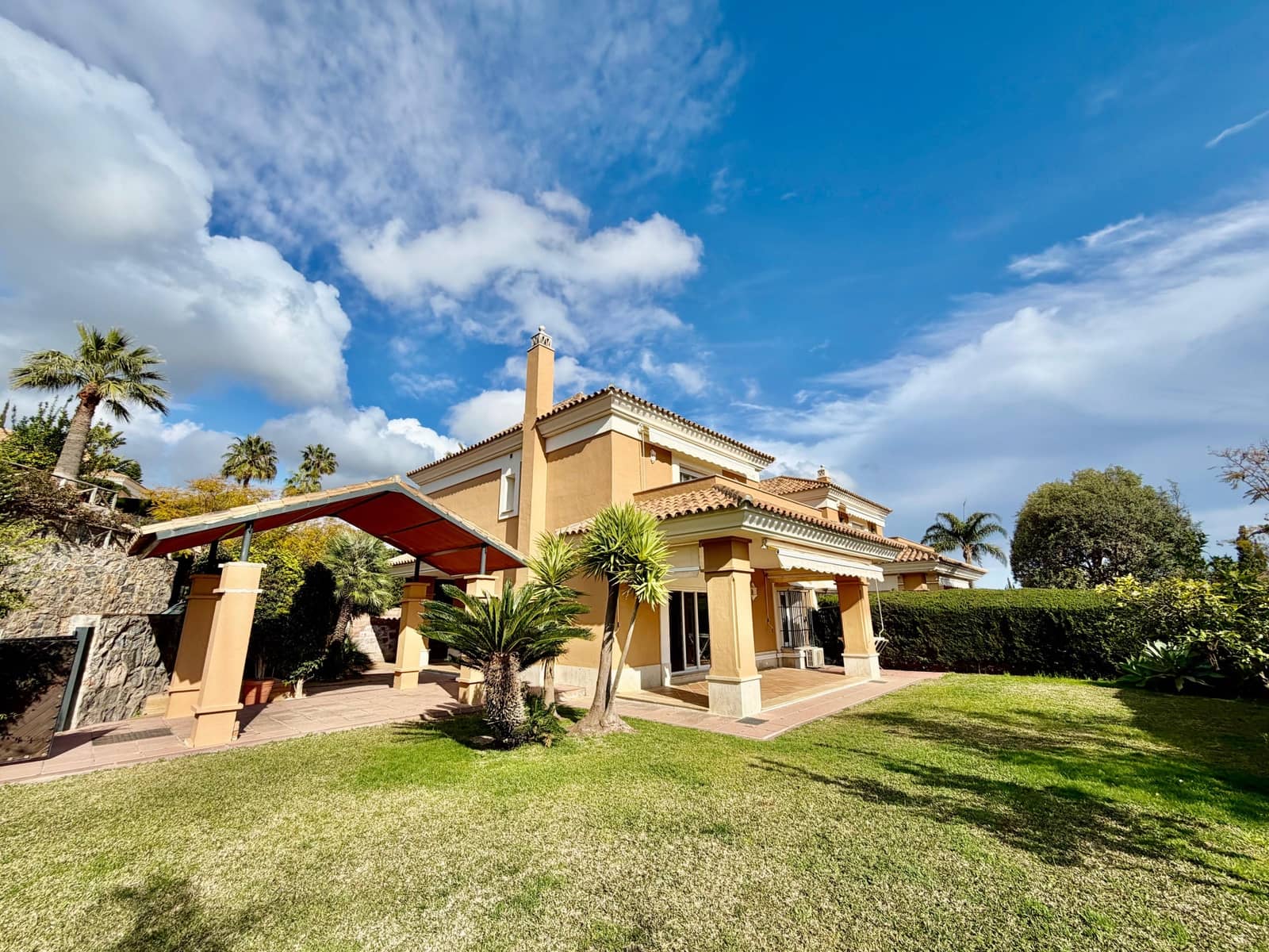 3 sypialnia Dom blizniak na sprzedaż w Marbella z basenem garażem - 1 100 000 € (Ref: 9780463)