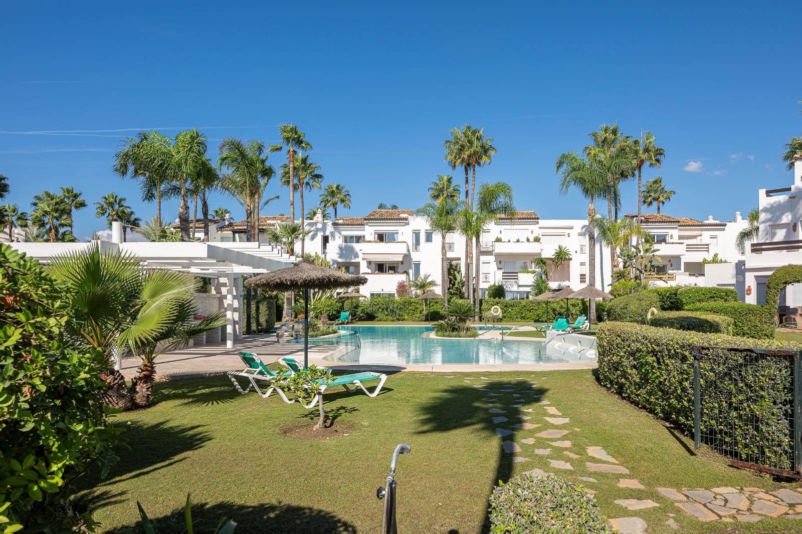 3 makuuhuone Huoneisto myytävänä paikassa Costalita mukana uima-altaan 
autotalli - 1 495 000 € (Ref: 9786811)