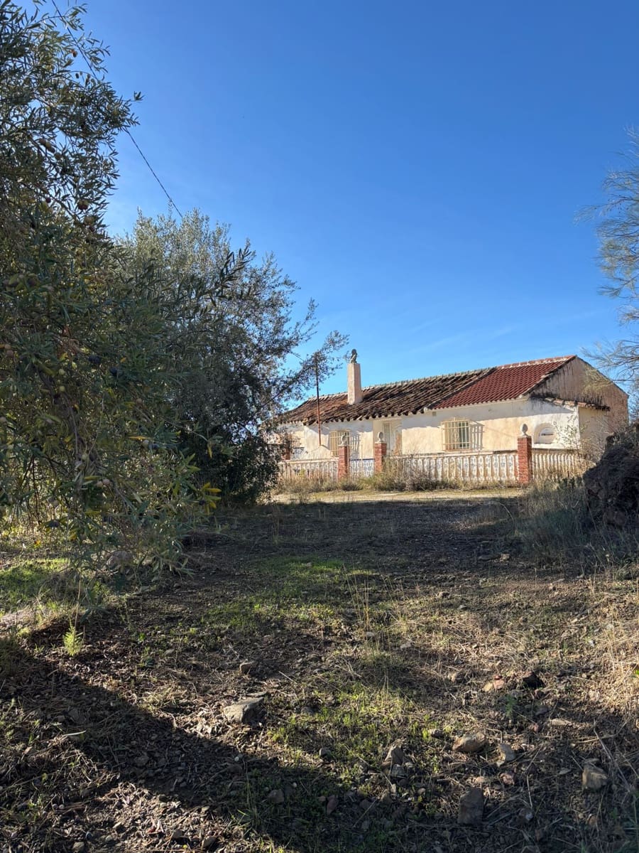 3 bedroom Finca/Country House for sale in Colmenar - € 135,000 (Ref: 9786812)