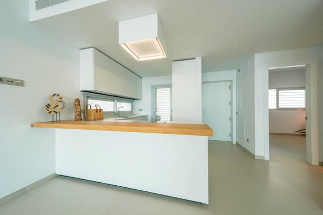 2 soverom Penthouse til salgs i Benalmádena med svømmebasseng garasje - € 775 000 (Ref: 9788339)