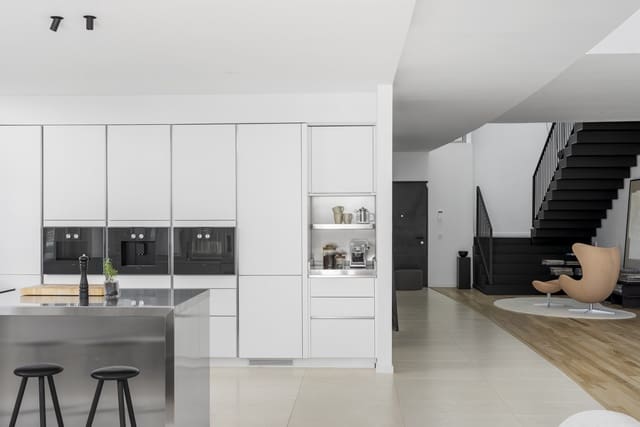 3 quarto Moradia Geminada para venda em Marbella com piscina garagem - 3 850 000 € (Ref: 9804233)