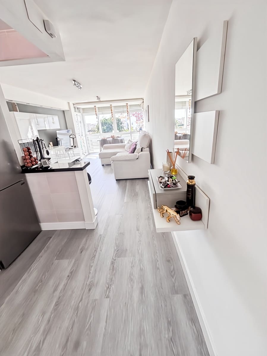 Piso de 2 habitaciones en Benalmadena Costa en venta con piscina - 335.000 € (Ref: 9806408)