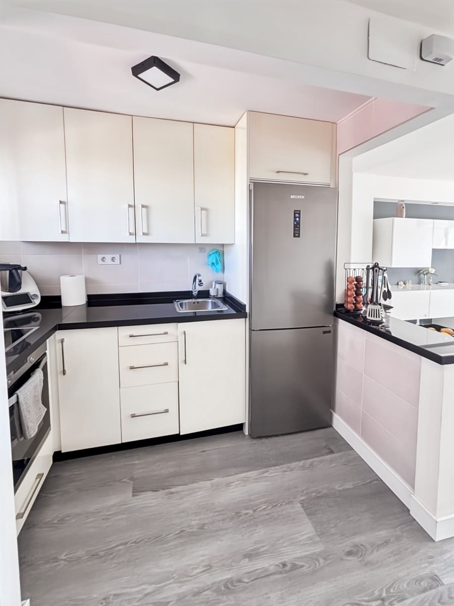 Piso de 2 habitaciones en Benalmadena Costa en venta con piscina - 335.000 € (Ref: 9806408)