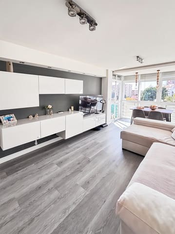 Piso de 2 habitaciones en Benalmadena Costa, Benalmádena en venta con piscina - 335.000 € (Ref: 9806408)