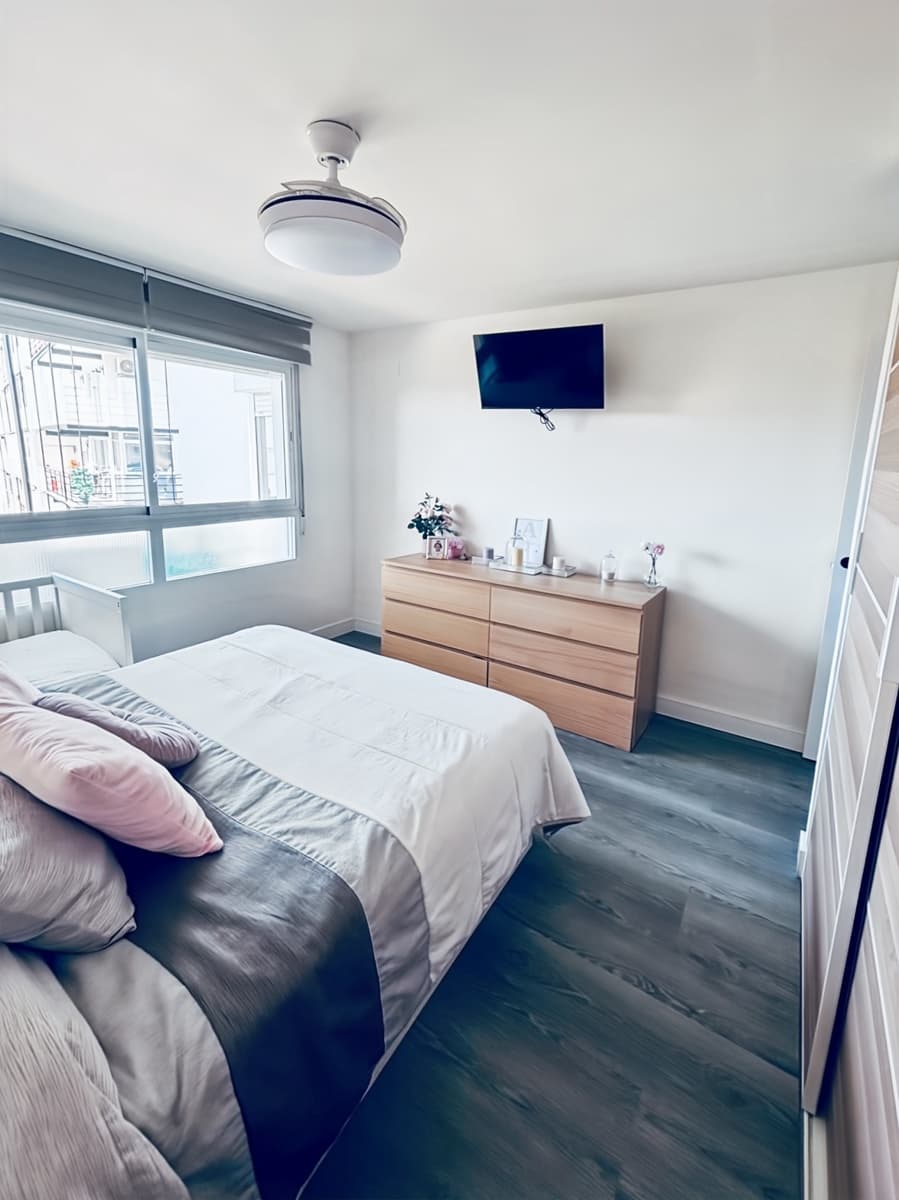 Piso de 2 habitaciones en Benalmadena Costa en venta con piscina - 335.000 € (Ref: 9806408)