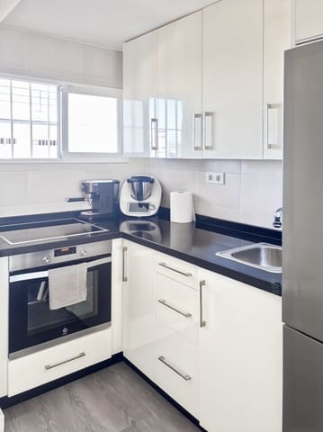 Piso de 2 habitaciones en Benalmadena Costa, Benalmádena en venta con piscina - 335.000 € (Ref: 9806408)