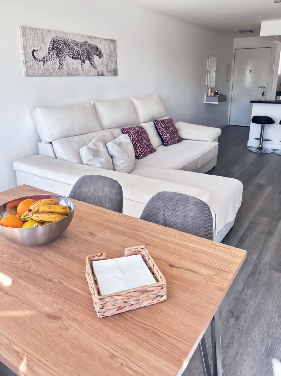 Piso de 2 habitaciones en Benalmadena Costa en venta con piscina - 335.000 € (Ref: 9806408)