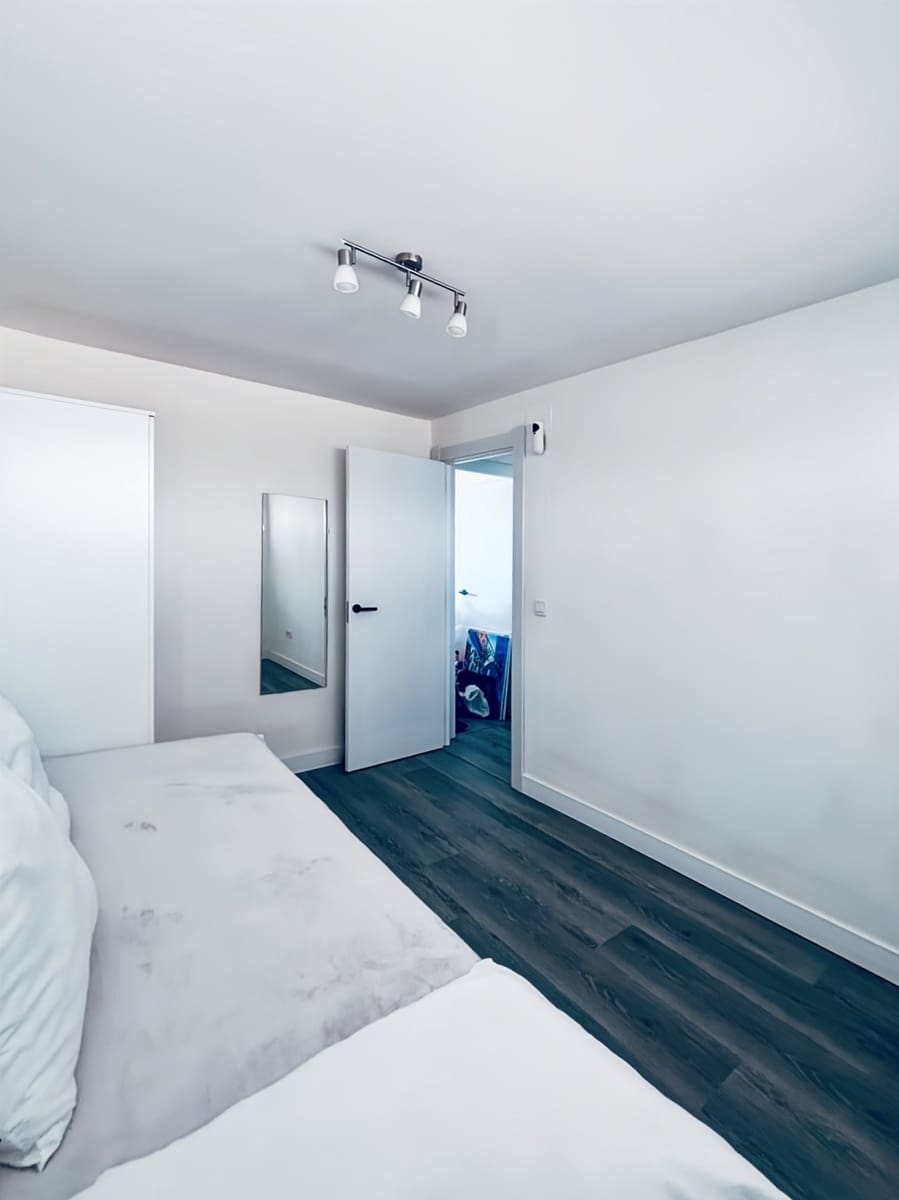 Piso de 2 habitaciones en Benalmadena Costa en venta con piscina - 335.000 € (Ref: 9806408)