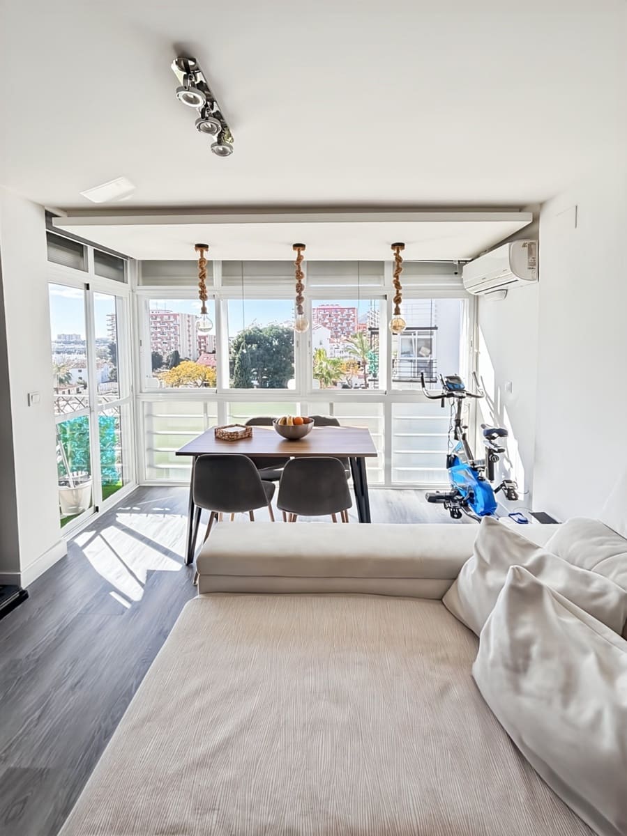 Piso de 2 habitaciones en Benalmadena Costa en venta con piscina - 335.000 € (Ref: 9806408)