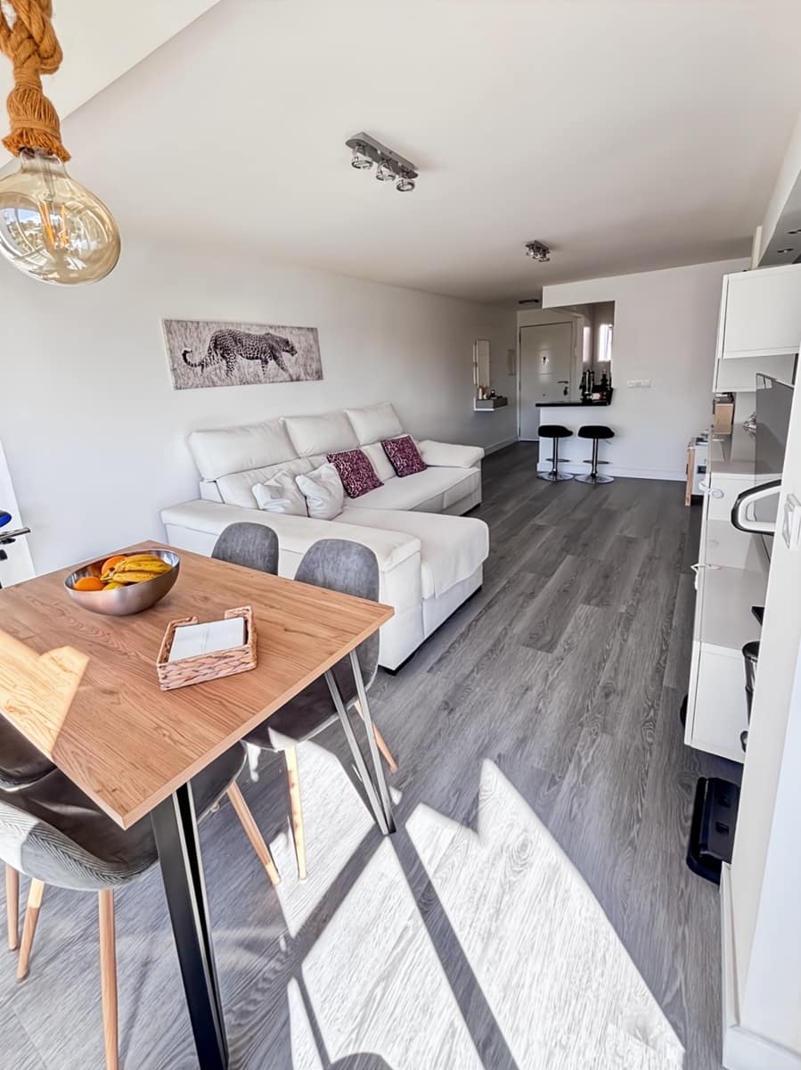 Piso de 2 habitaciones en Benalmadena Costa en venta con piscina - 335.000 € (Ref: 9806408)