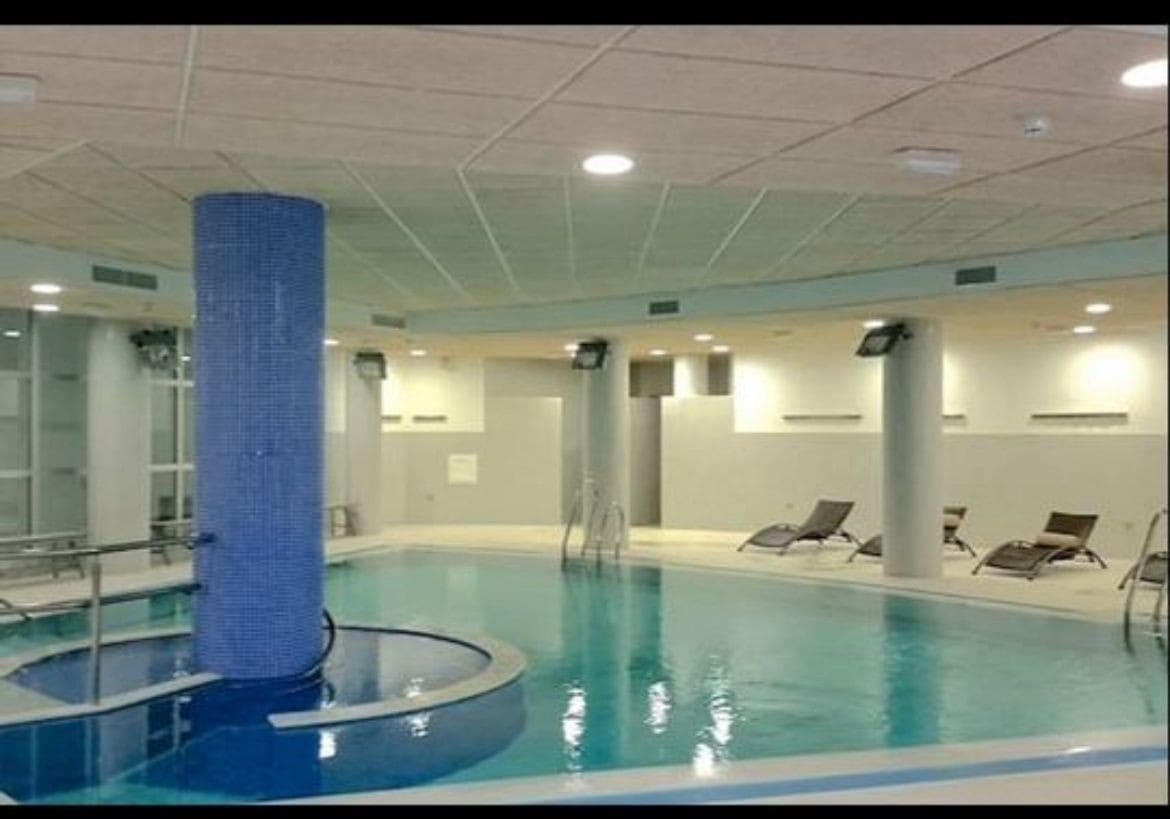 2 soveværelse Lejlighed til salg i Estepona med swimmingpool garage - € 600.000 (Ref: 9831266)