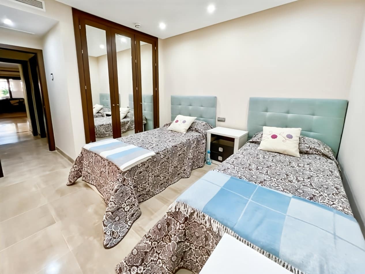 2 soveværelse Lejlighed til salg i Estepona med swimmingpool garage - € 600.000 (Ref: 9831266)
