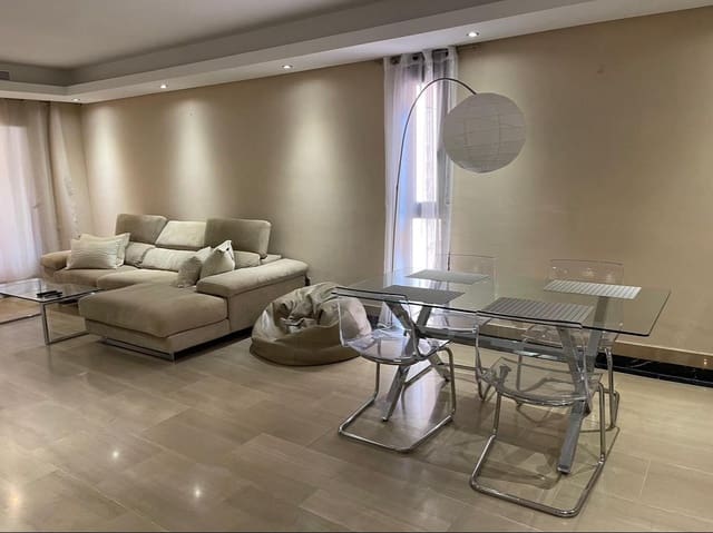 2 Zimmer Apartment zu verkaufen in Estepona mit Pool Garage - 650.000 € (Ref: 9831266)