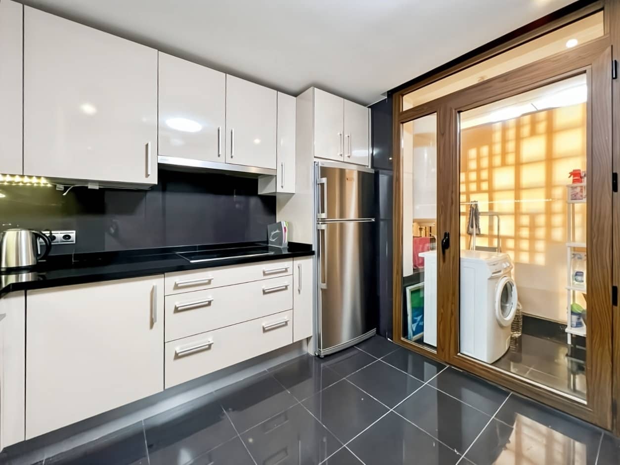 2 soveværelse Lejlighed til salg i Estepona med swimmingpool garage - € 600.000 (Ref: 9831266)