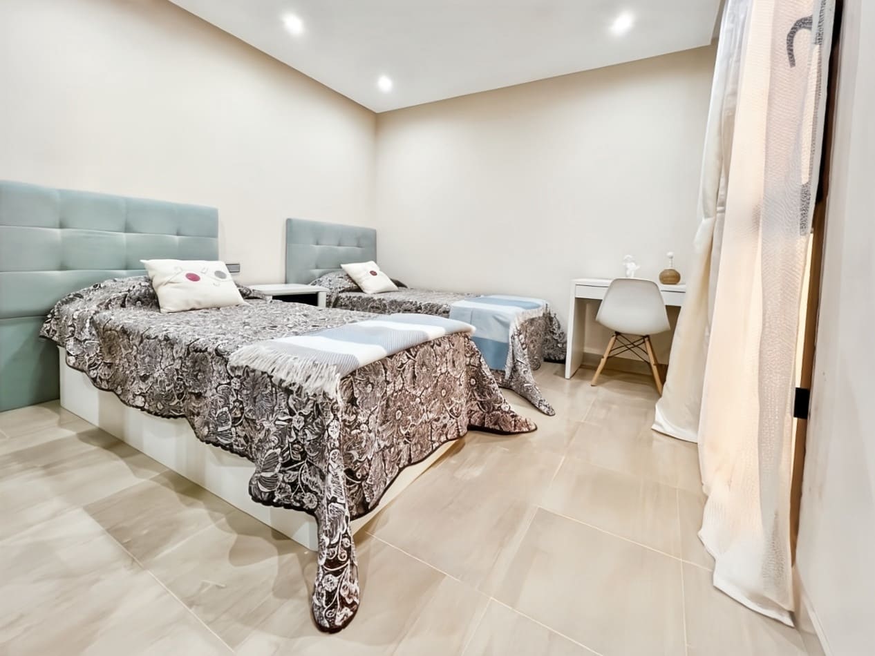 2 soveværelse Lejlighed til salg i Estepona med swimmingpool garage - € 600.000 (Ref: 9831266)