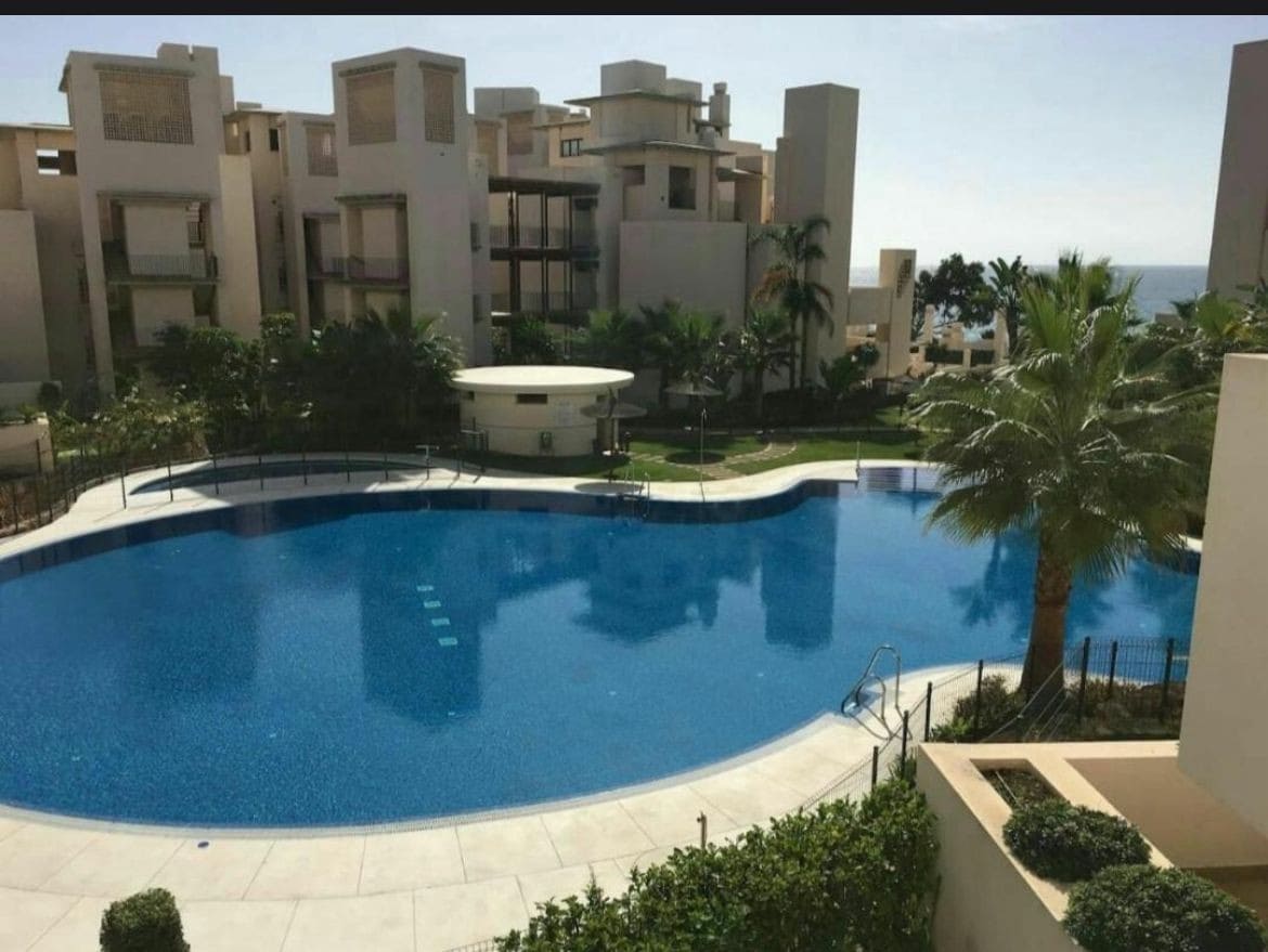 2 soveværelse Lejlighed til salg i Estepona med swimmingpool garage - € 600.000 (Ref: 9831266)