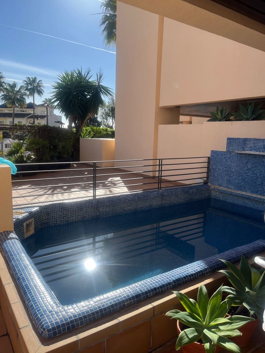 2 soveværelse Lejlighed til salg i Estepona med swimmingpool garage - € 600.000 (Ref: 9831266)