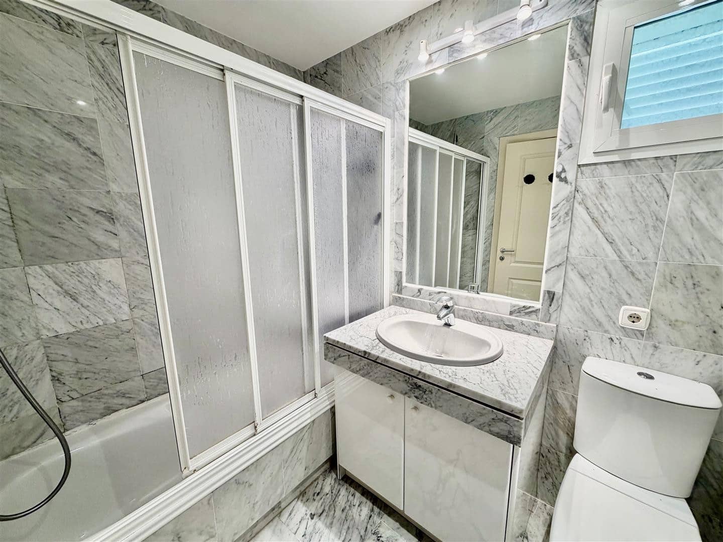 3 Zimmer Apartment zu verkaufen in Marbella mit Pool Garage - 615.000 € (Ref: 9851655)