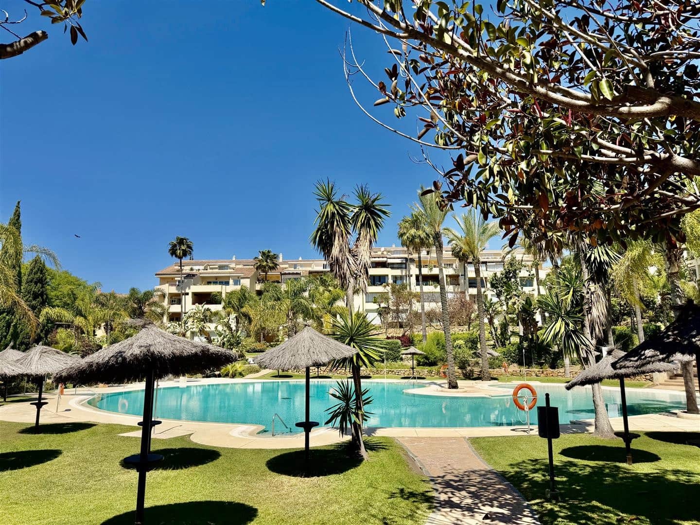 3 Zimmer Apartment zu verkaufen in Marbella mit Pool Garage - 615.000 € (Ref: 9851655)