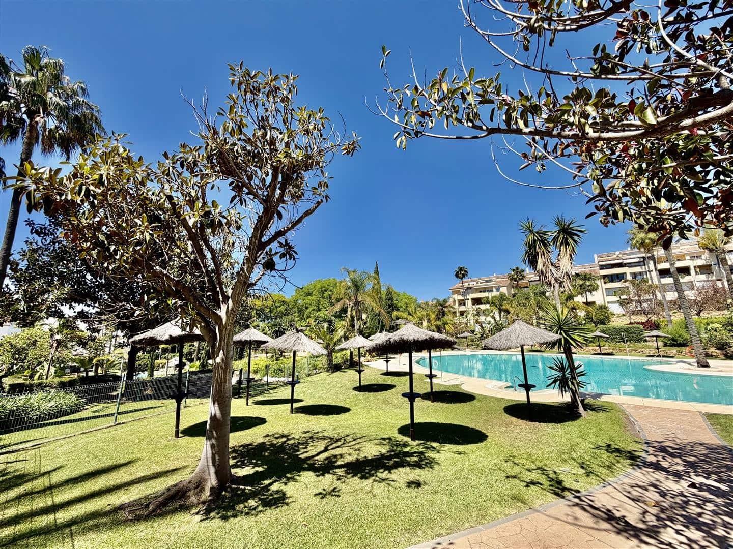 3 Zimmer Apartment zu verkaufen in Marbella mit Pool Garage - 615.000 € (Ref: 9851655)