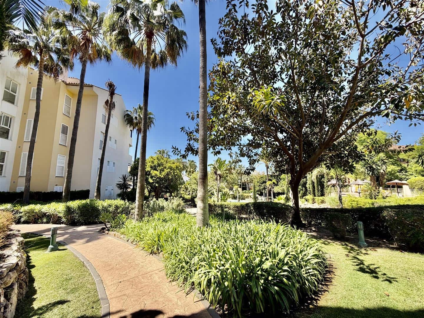 3 Zimmer Apartment zu verkaufen in Marbella mit Pool Garage - 615.000 € (Ref: 9851655)
